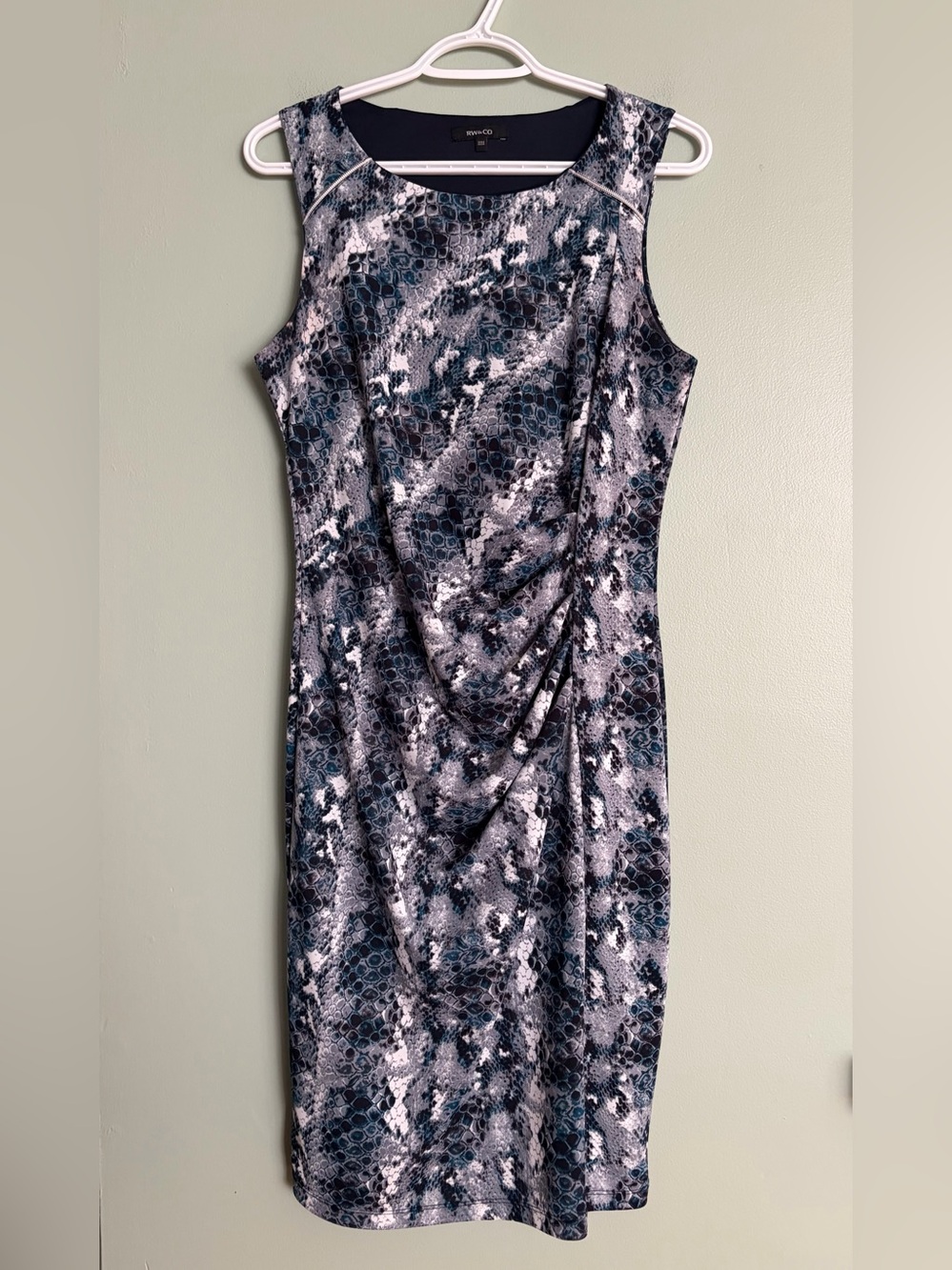 RW&CO Snakeskin Dress M Blue Ruched Sheath Stretch MobWife Office Siren Cocktail